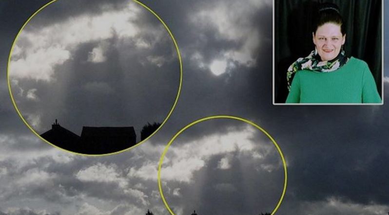 Fenomena Menakjubkan Cahaya Tangga Surga Muncul di London