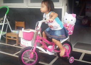 Sepeda Hello Kitty punya Rora