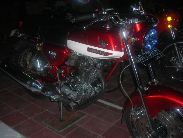 cb twin merah