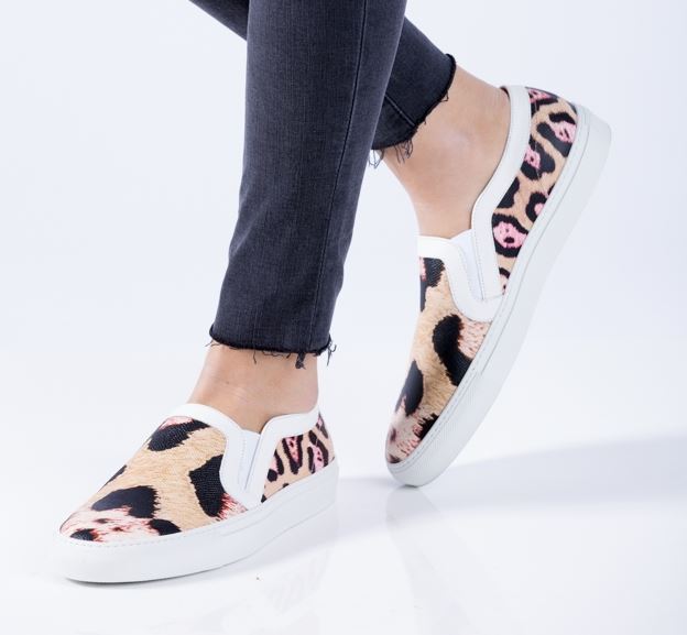 Jaguar Sneakers Idola Kalangan Sosialita