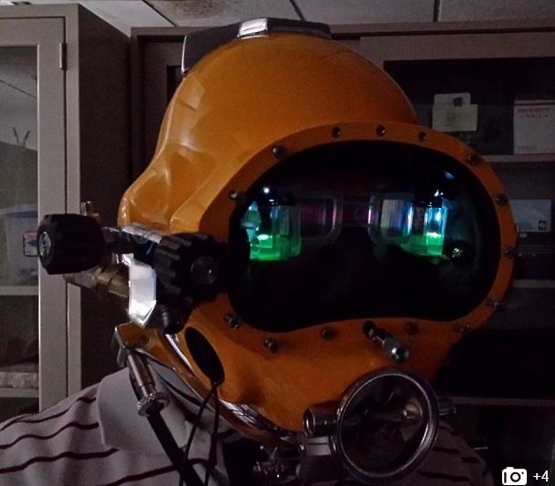 helm berteknologi seperti iron man