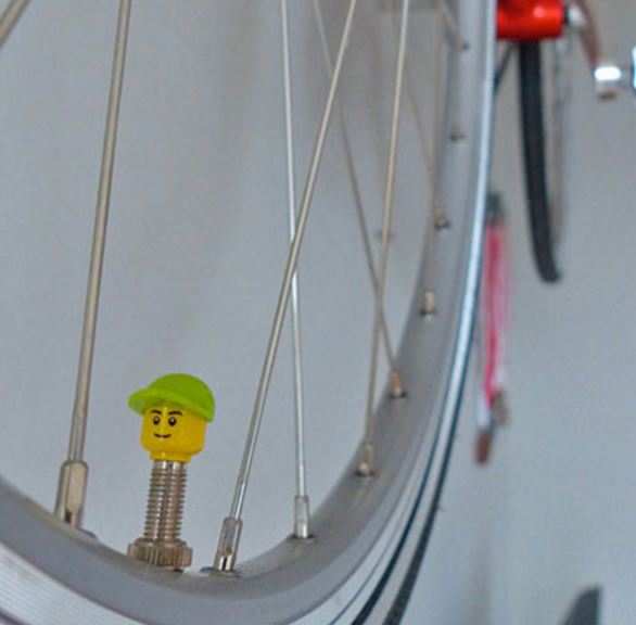 Tutup pentil ban Lego