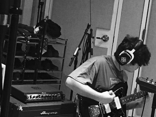 Nggak Mau Kalah Sama Bapaknya, Jakob (Anak Billie Joe) Rilis Lagu
