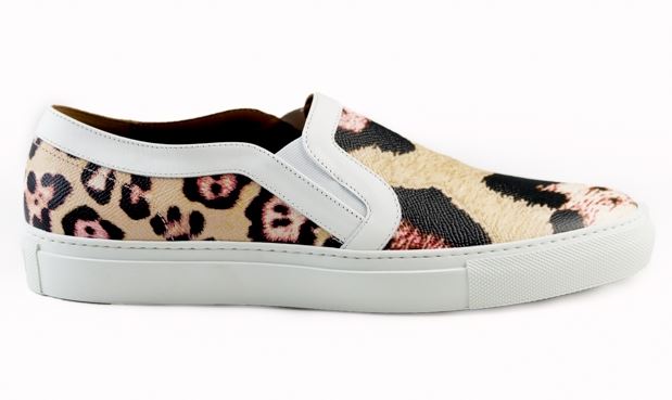 Terbuat dari 20mm Platform heel Side elastic inserts Jaguar printed Saffiano leather Print placement may vary Smooth leather trim Rubber heel Composition; 100% Calf leather