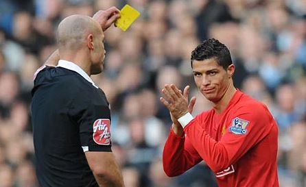 Awal Mula Munculnya Kartu Warna Kuning dan Merah Di Pertandingan Sepakbola