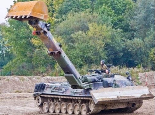 memanfaatkan tank