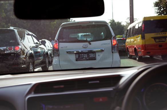 Menyiasati Macet Di Jalan Raya