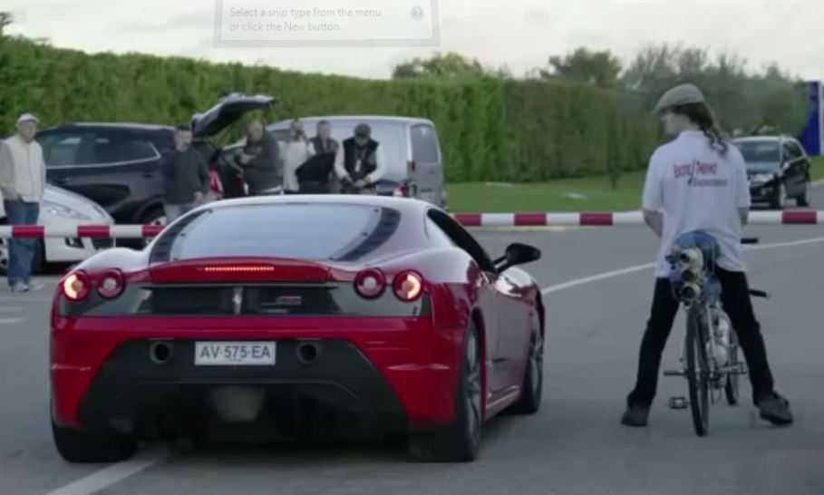 Sepeda Lawan Ferrari Hayo Menang Mana?