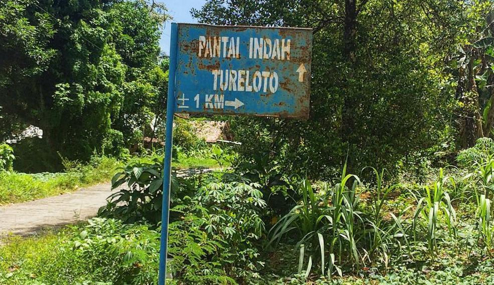 Pantai dan sekitar masih alami