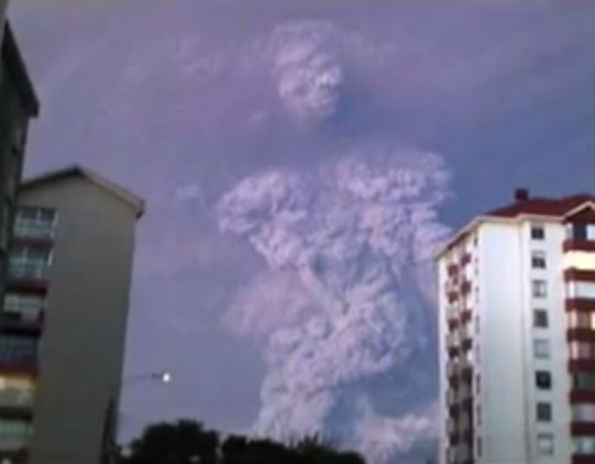 Penampakan Awan Berbentuk Raksasa Di Chile