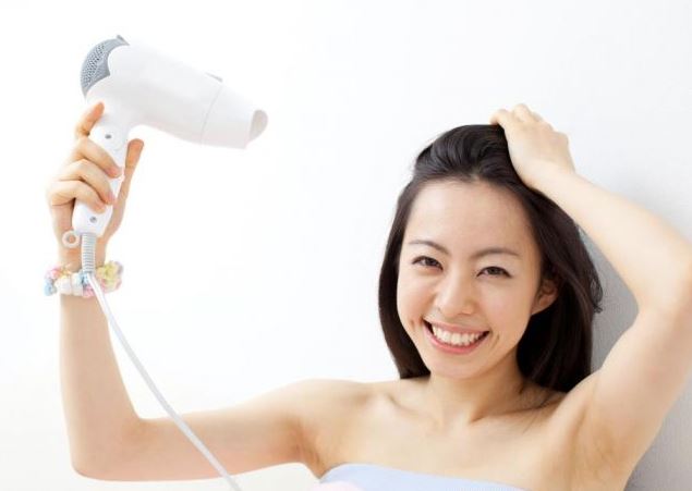 4 Dampak Buruk Penggunaan Hair Dryer pada Rambut