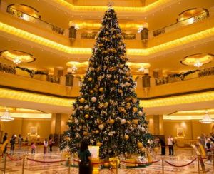 pohon natal berlapis emas