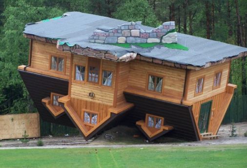10 Rumah Terbalik dari Berbagai Negara, Bikin Kepala Pusing!
