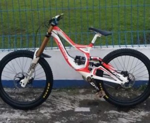 sepeda mtb Specialized demo 8i