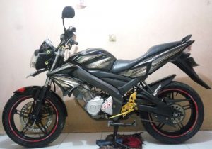 Swing Arm Yamaha R15 di pasang di Vixion Old PNP?