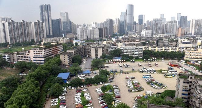 tempat parkir mobil mewah